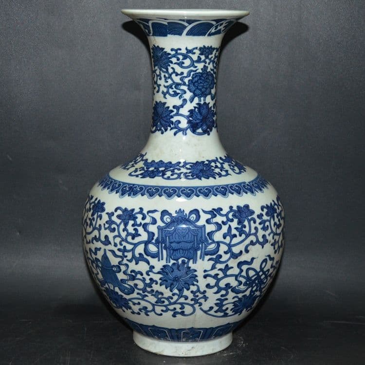 青花八宝纏枝蓮賞瓶  景徳鎮 陶磁器 装飾品 工芸品 美術品 置物