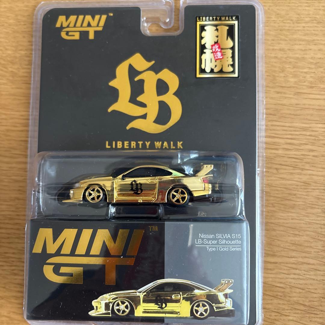 LIBERTY WALK Nissan SILVIA S15 ゴールド