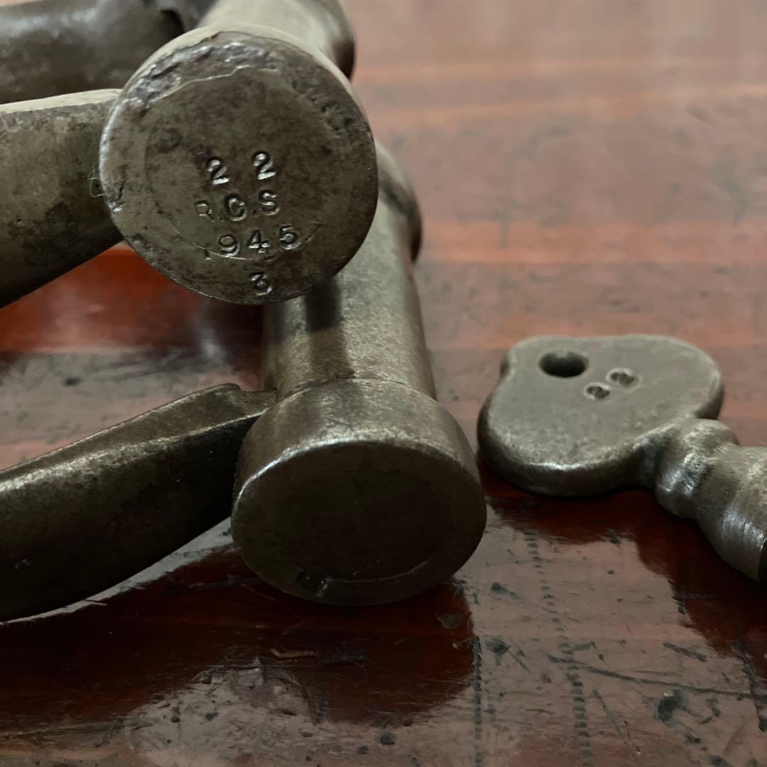 ビンテージ鉄製ハンドカフ　鍵付き