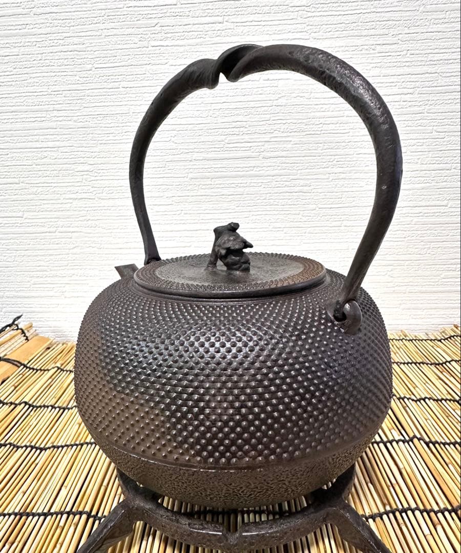 未使用品　南部秀山堂南部伝統工芸士 佐藤 勝弘造アラレ 南部鉄瓶 南部鉄器 鉄瓶