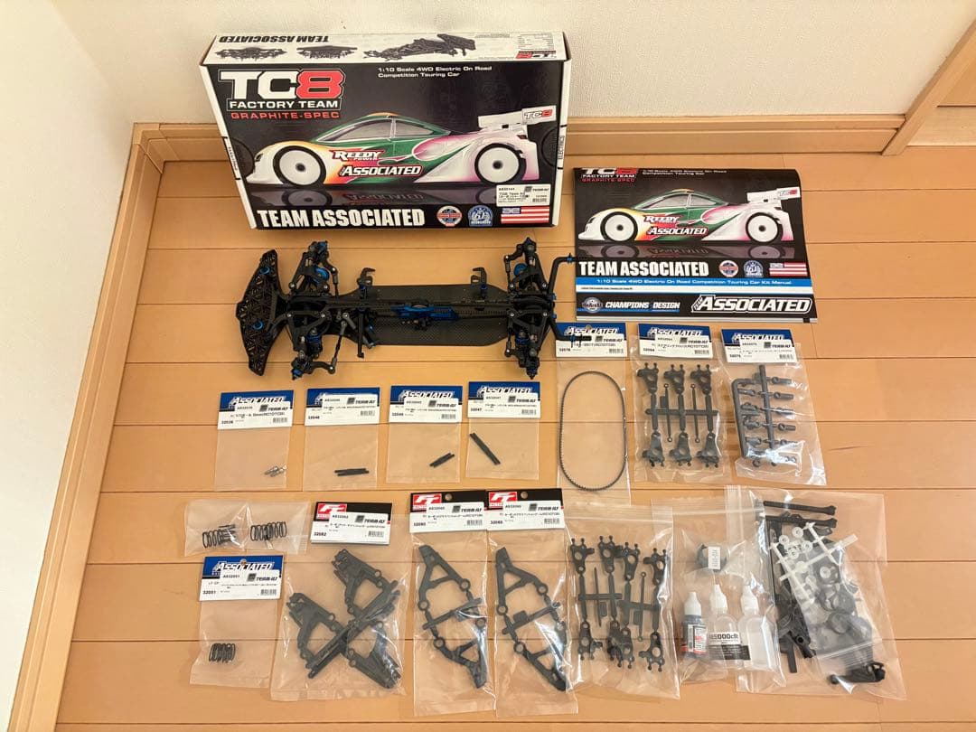 【値下げ】ASSOCIATED アソシ TC8 オプション、スペアパーツ付き