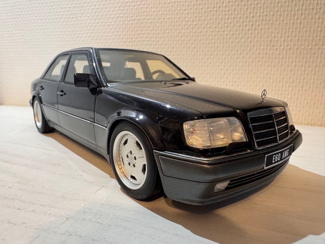 ミニカー OTTO Mercedes-Benz W124 1/18 E60 AMG