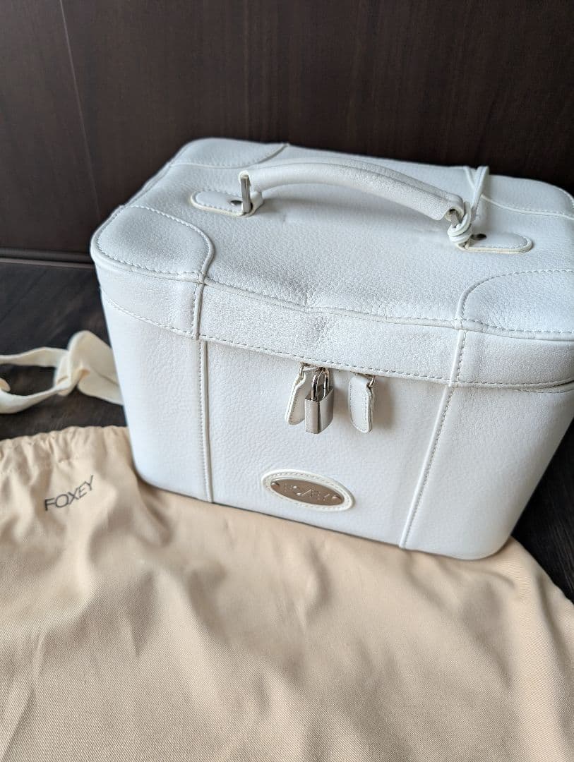 FOXY ホワイトレザー バニティケース