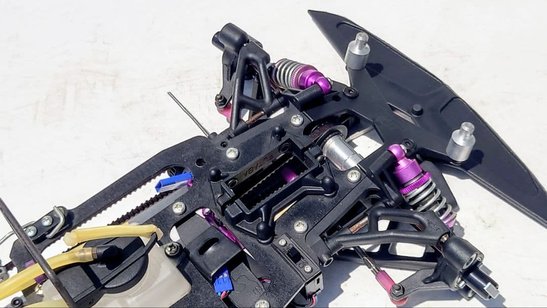 未使用シャーシ！サーパント 1/10GPレーシングカー ピニオン クラッチ付