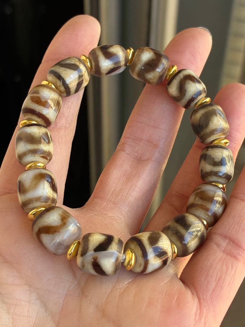 絶え間なく続く金運引き寄せ！水晶共生ドゥルージー結晶玉あり♪水紋天珠のブレス