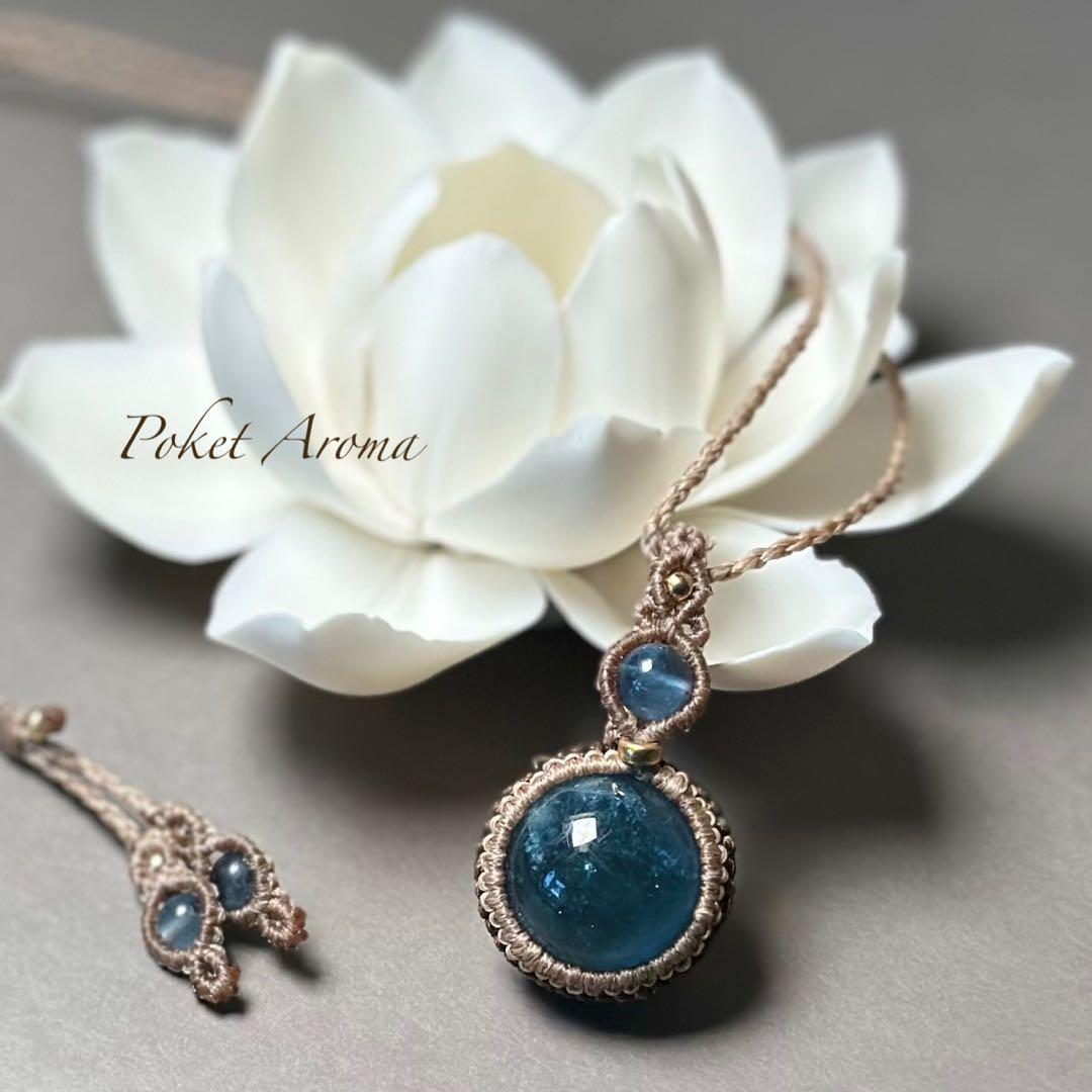 『惑星』濃厚ディープカラーアクアマリンとブラックアクアマリンのマクラメネックレス