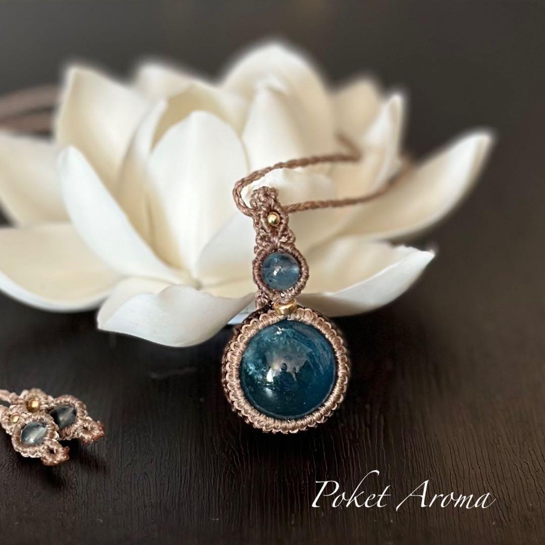 『惑星』濃厚ディープカラーアクアマリンとブラックアクアマリンのマクラメネックレス