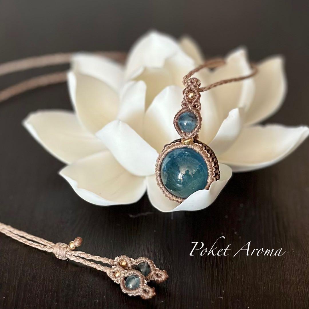 『惑星』濃厚ディープカラーアクアマリンとブラックアクアマリンのマクラメネックレス