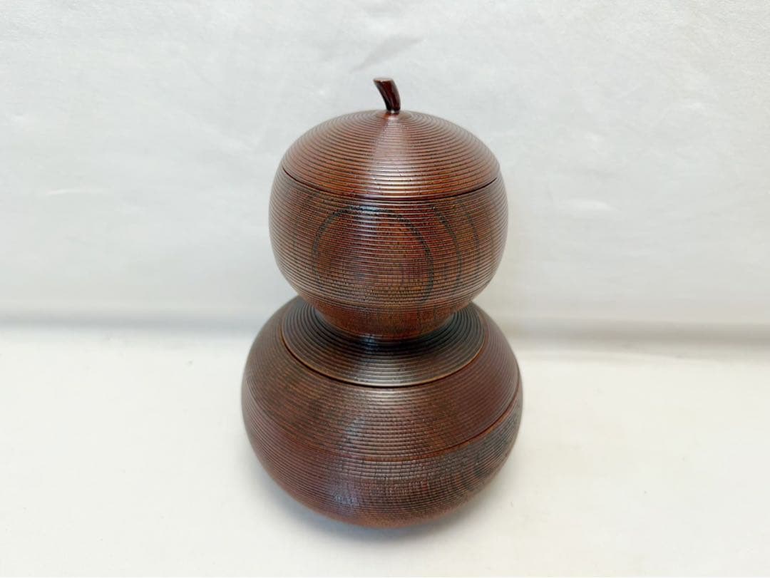 ほぼ未使用 茶道具 欅 天然木製 溜塗 千筋四段 千成瓢箪形 重箱 弁当 網