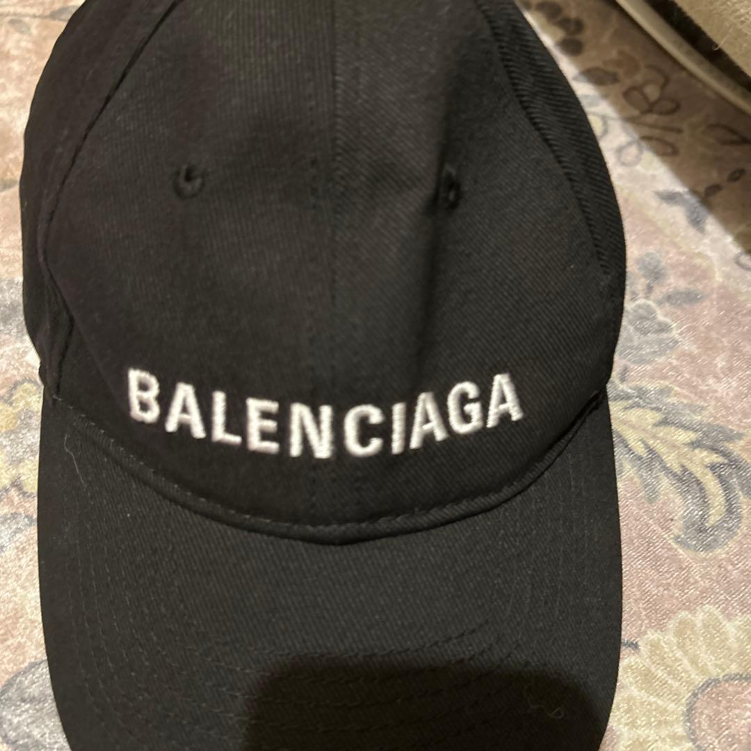 【値下げ】BALENCIAGAキャップ　L58 　新ロゴ　マジックテープブラック