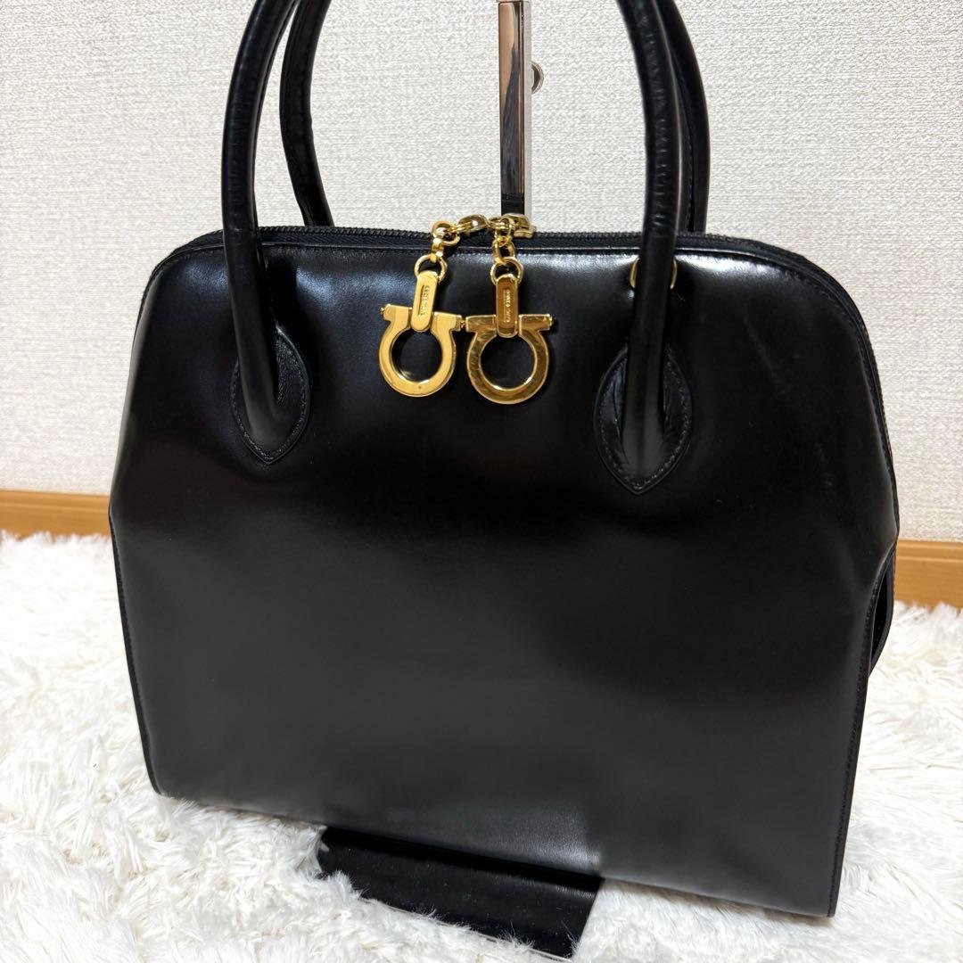 フェラガモ ダブルガンチーニ　ハンドバッグ　ゴールド金具　フォーマル　レザー