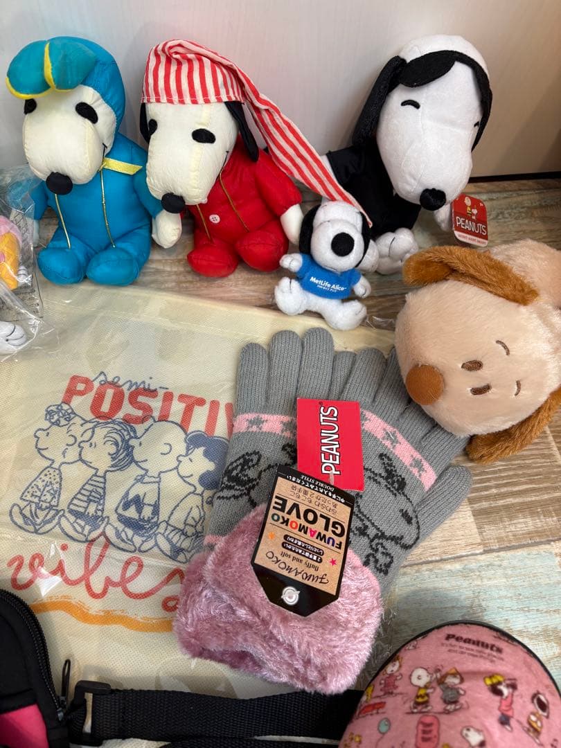 スヌーピー　peanuts ぬいぐるみ　ポーチ　文具　手袋　イヤーマフ　まとめ売