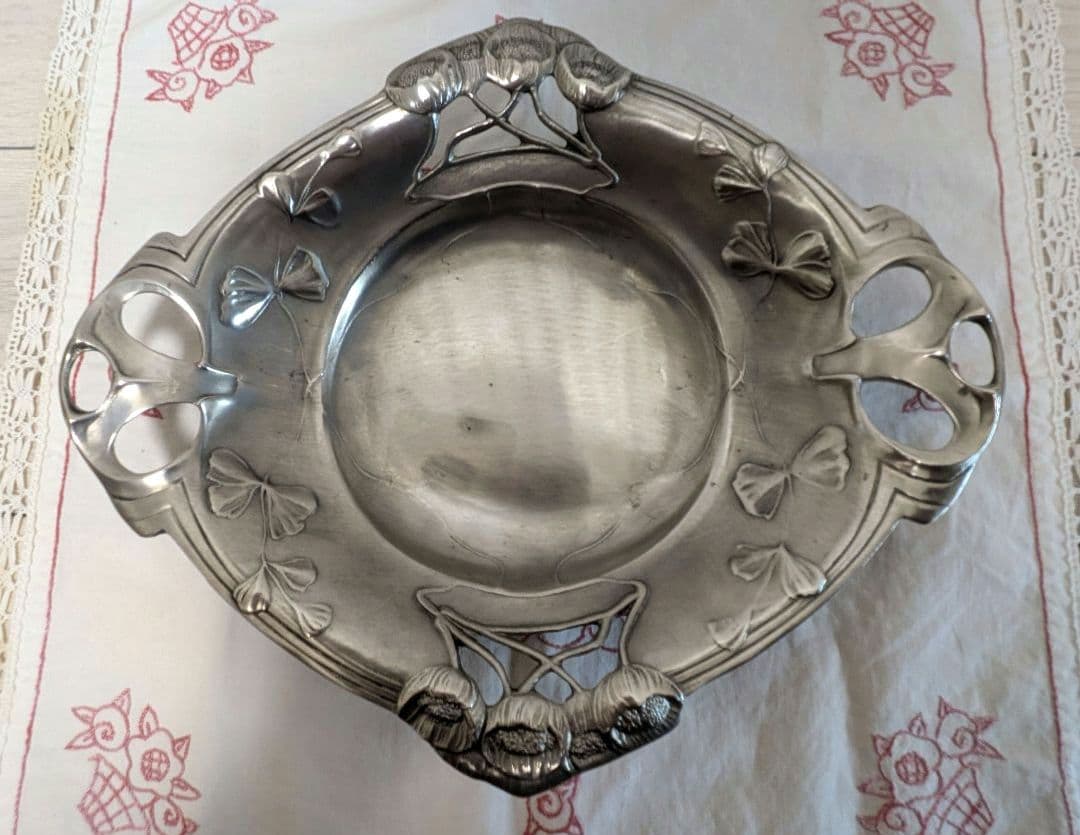 AUSTRIA 持ち手付きボウル トレー 皿 ポピー柄 透かし ピューター製