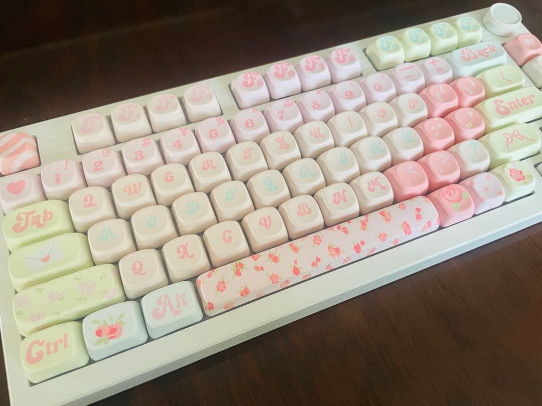 キーボード　かわいい　ピンク　打鍵音