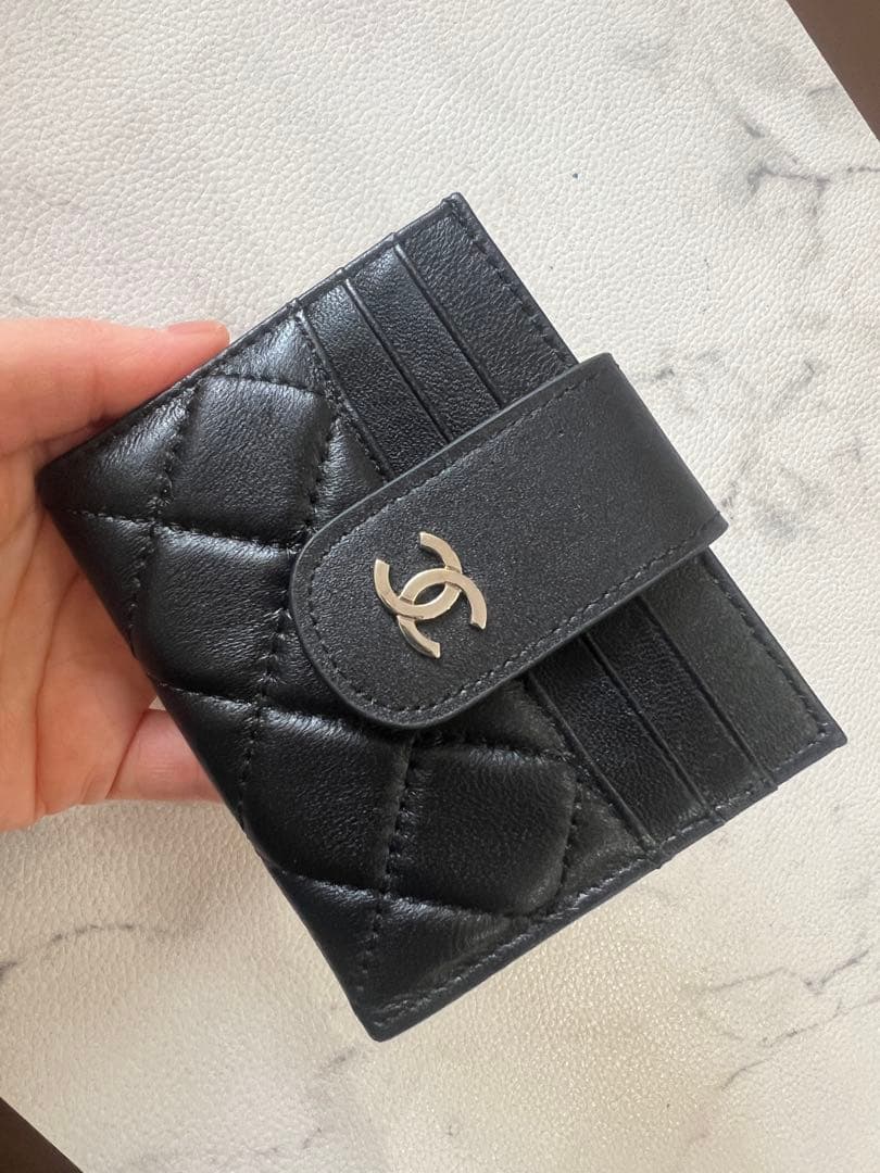 CHANEL レザーブラック 二つ折り財布