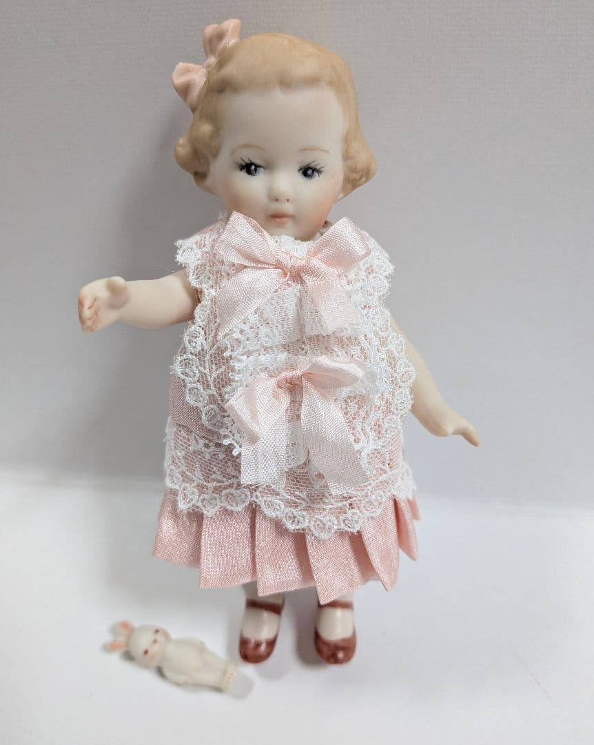 ★ちびくま工房　勿忘草ちゃん13センチ　ピンクリボンのワンピ