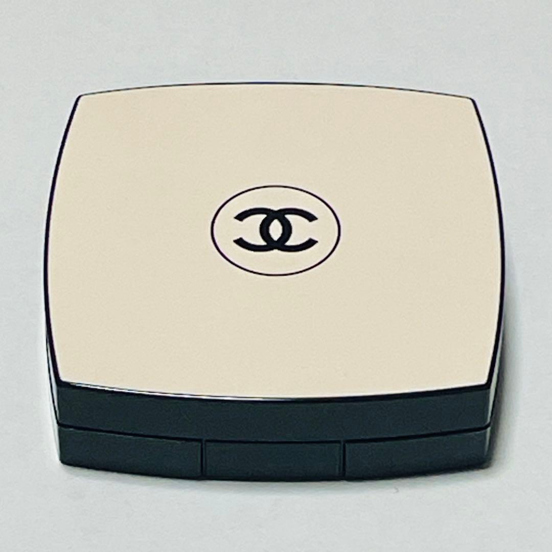 CHANELヘルシーゴールデングロウパウダー エクラ ドゥ ソワール