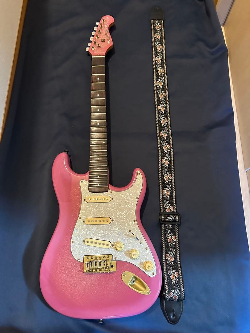 ジプシーローズ ピンク エレキギター シングルコイル