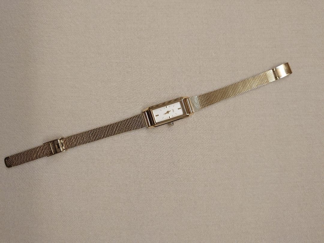 【美品】レクタングルフェイス ウォッチ　ゴールド