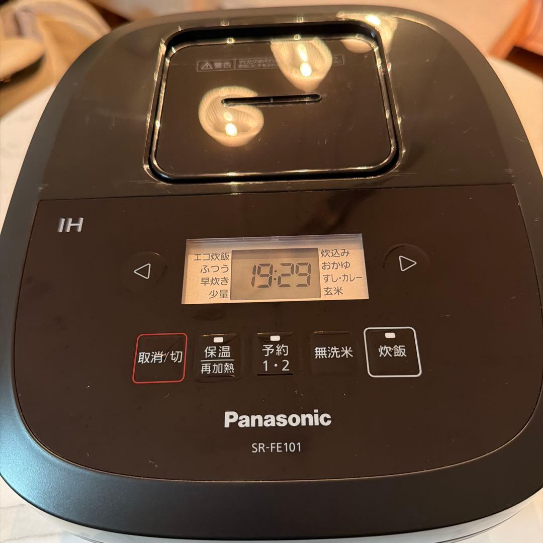 パナソニック炊飯器　Panasonic SR-FE101