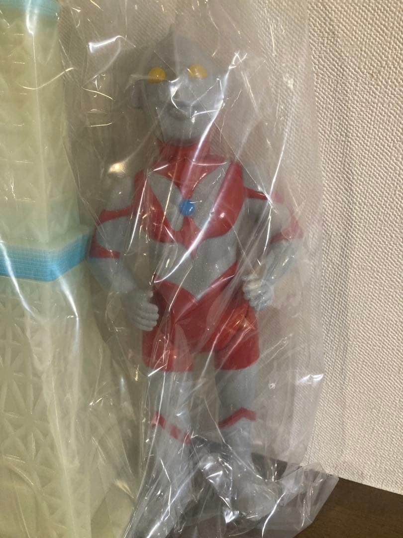 【未開封品】マルサン ウルトラマン対ゼットン 350