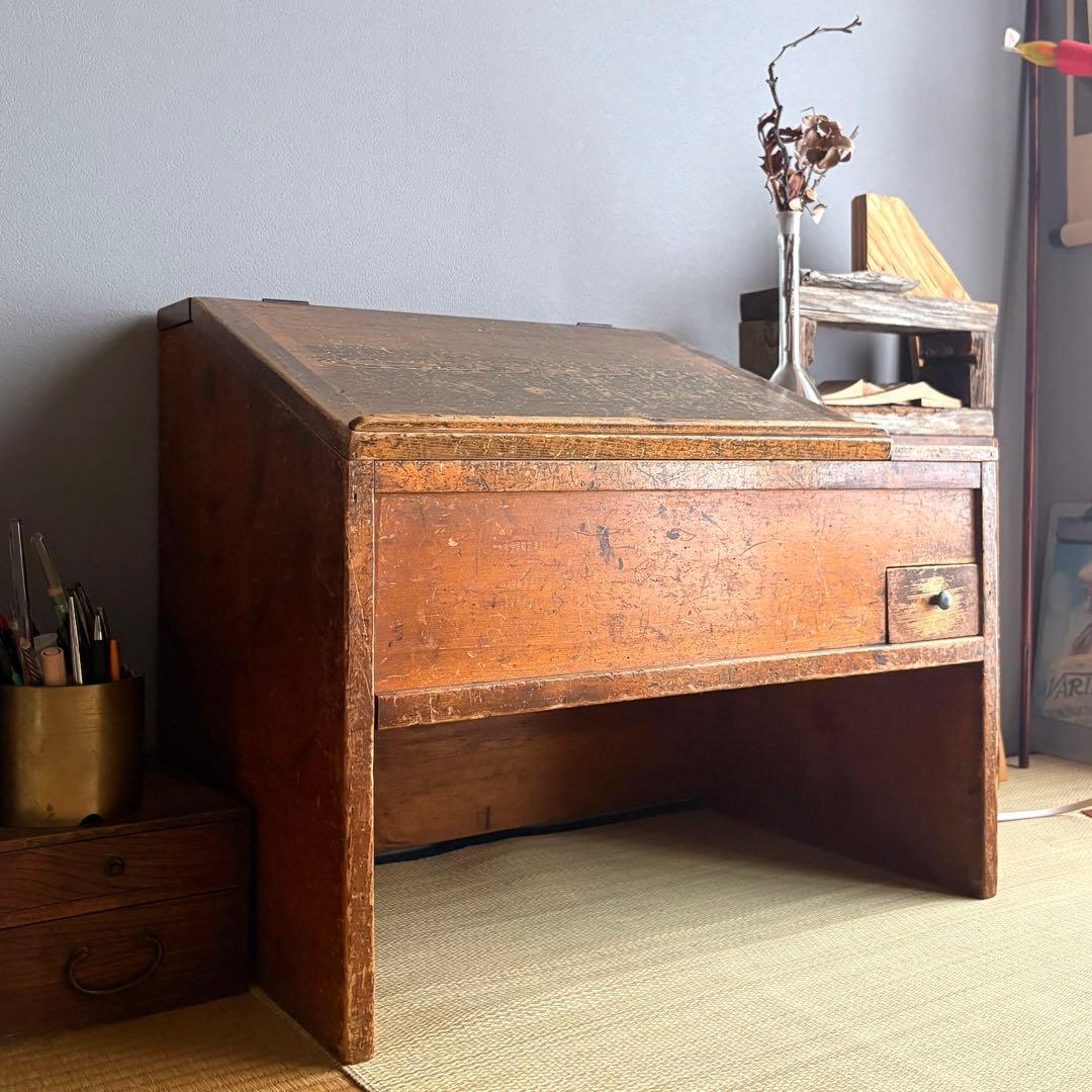 昭和時代の日本和室で使われていた木製の机 時代物　古道具