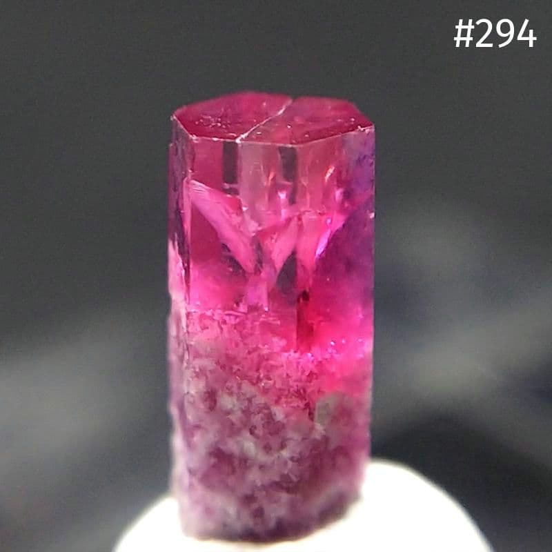 294 レッドベリル ビクスバイト レッドエメラルド 結晶 標本