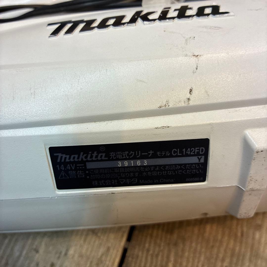 マキタ　makita 充電式クリーナー　CL142FD バッテリー付き