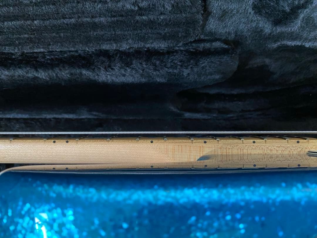 ベース Musicman RAY34 Blue Sparkle Sterling