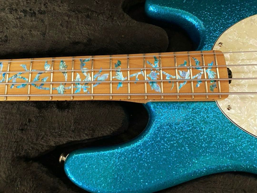ベース Musicman RAY34 Blue Sparkle Sterling