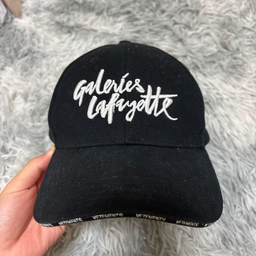 VETEMENTS ブラック キャップ　ヴェトモン