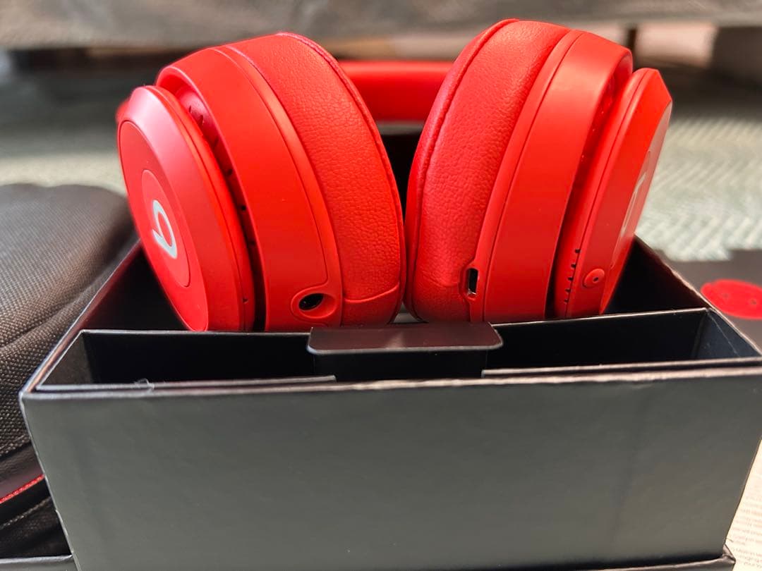 Beats Solo3 Wireless レッド