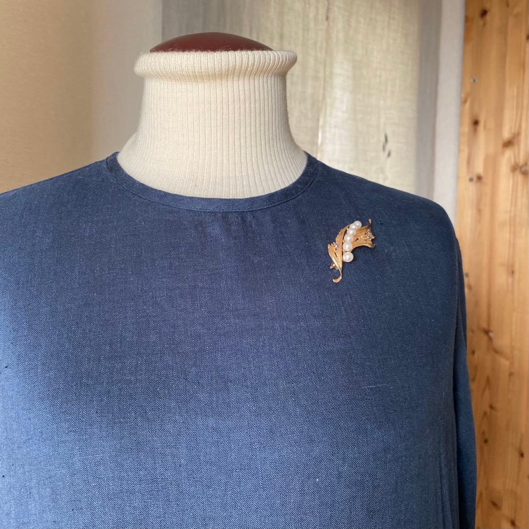 K14アコヤパールサファイアブローチ　羽毛のようなお洒落なデザイン