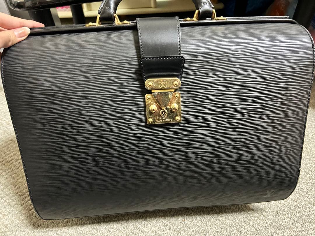 正規極美品✨ ルイ・ヴィトン エピ セルヴィエットフェルモワール ドクターバッグ