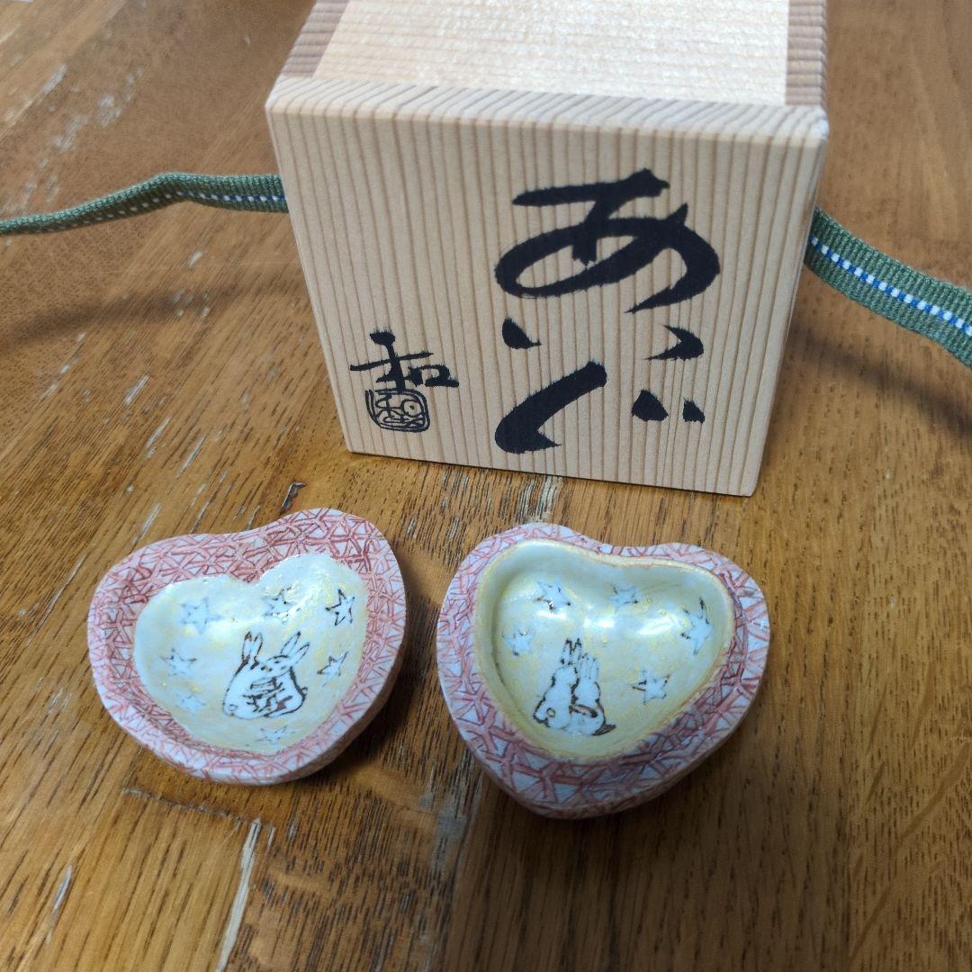 滝口和男作　ウサギ絵柄のハート型陶器　香合（共箱付き）