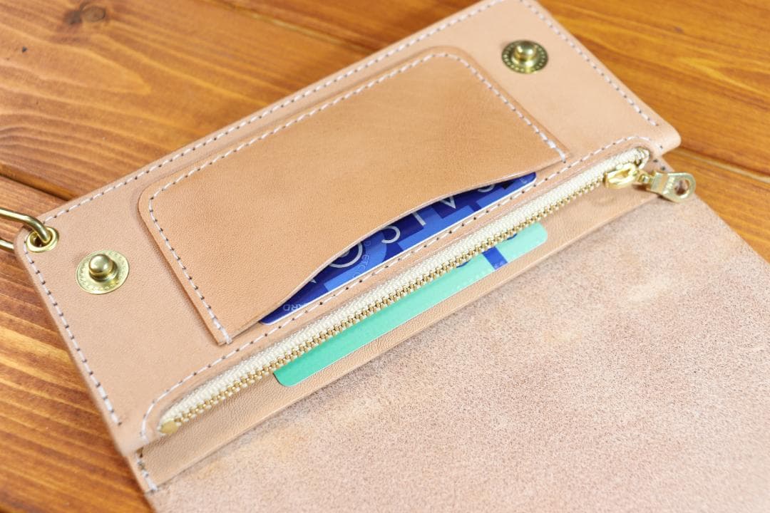 ロングトラッカーウォレット　真鍮　生成　白糸　栃木レザー