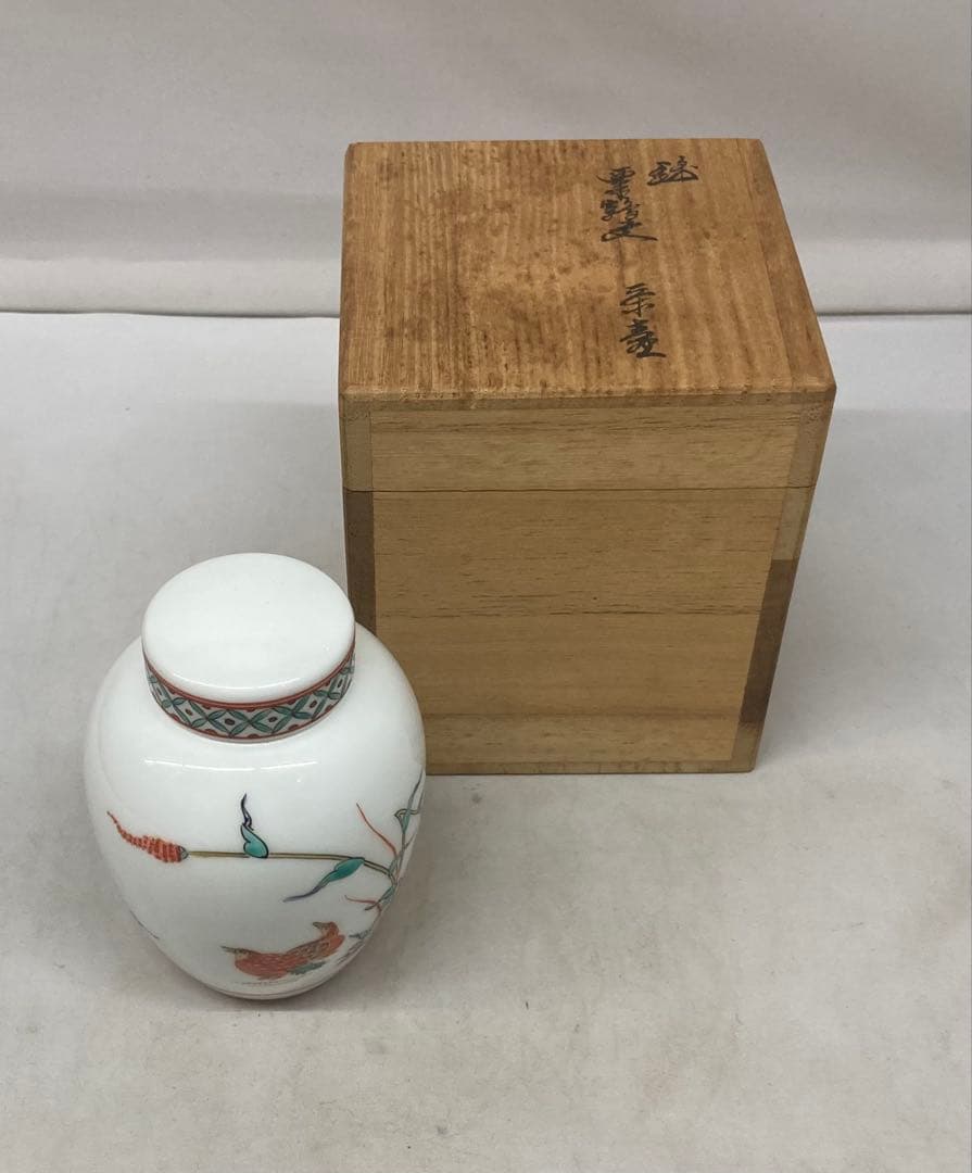 B442s「錦 粟鶉文茶壷」十三代酒井田柿右衛門作　共箱　重要無形文化財　煎茶
