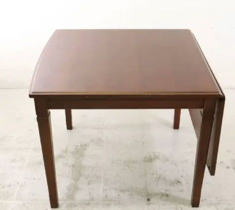 折りたたみ式ブラウン木製ダイニングテーブル