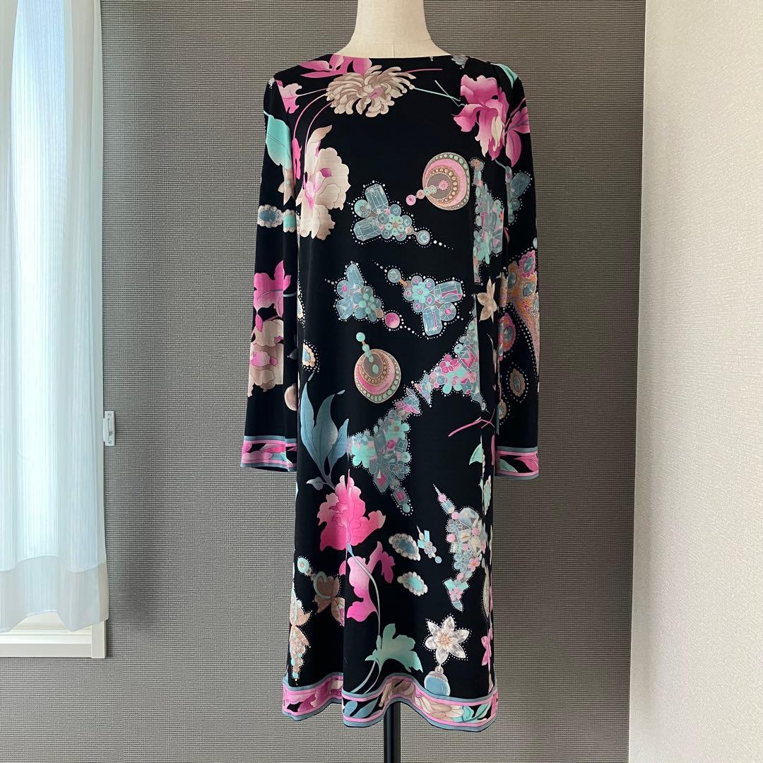 美品　レオナール　ワンピース　花柄　大きいサイズ42