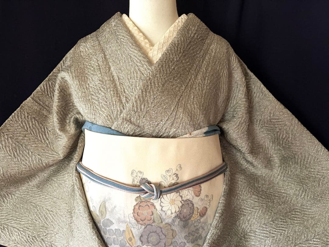 【小紋】藤娘きぬたや　杢目絞り　極上たたき柄生地　薄い抹茶色　しつけ付き