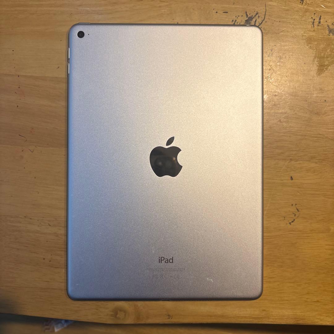 iPad シルバー 本体 + キーボードケース