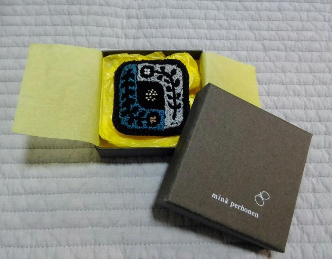 ミナペルホネン　minaperhonen　loloブローチ
