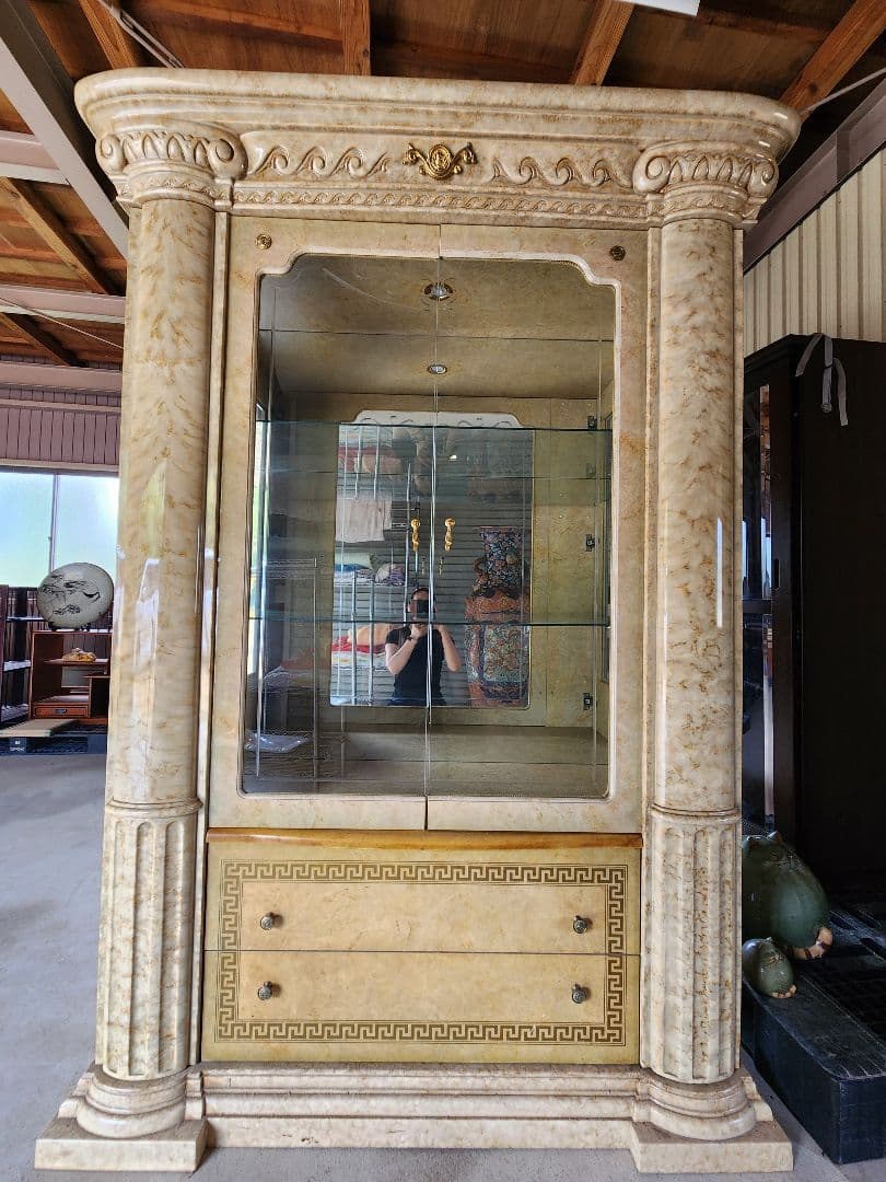 イタリア製　ヴェルサーチ大型ガラスキャビネット　アンティークヴィンテージ