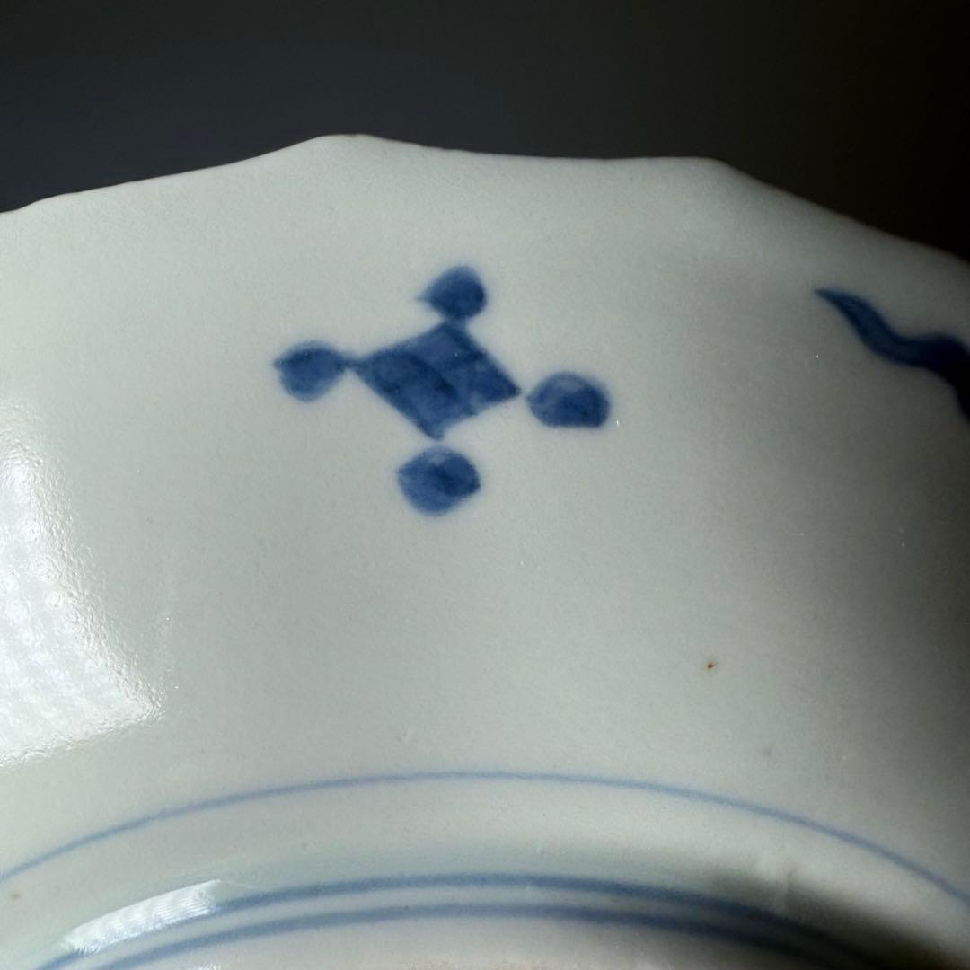 古伊万里　染付人物風景図皿　在銘「大明宣徳年製」　六客　古染　青花　鎌持　老松