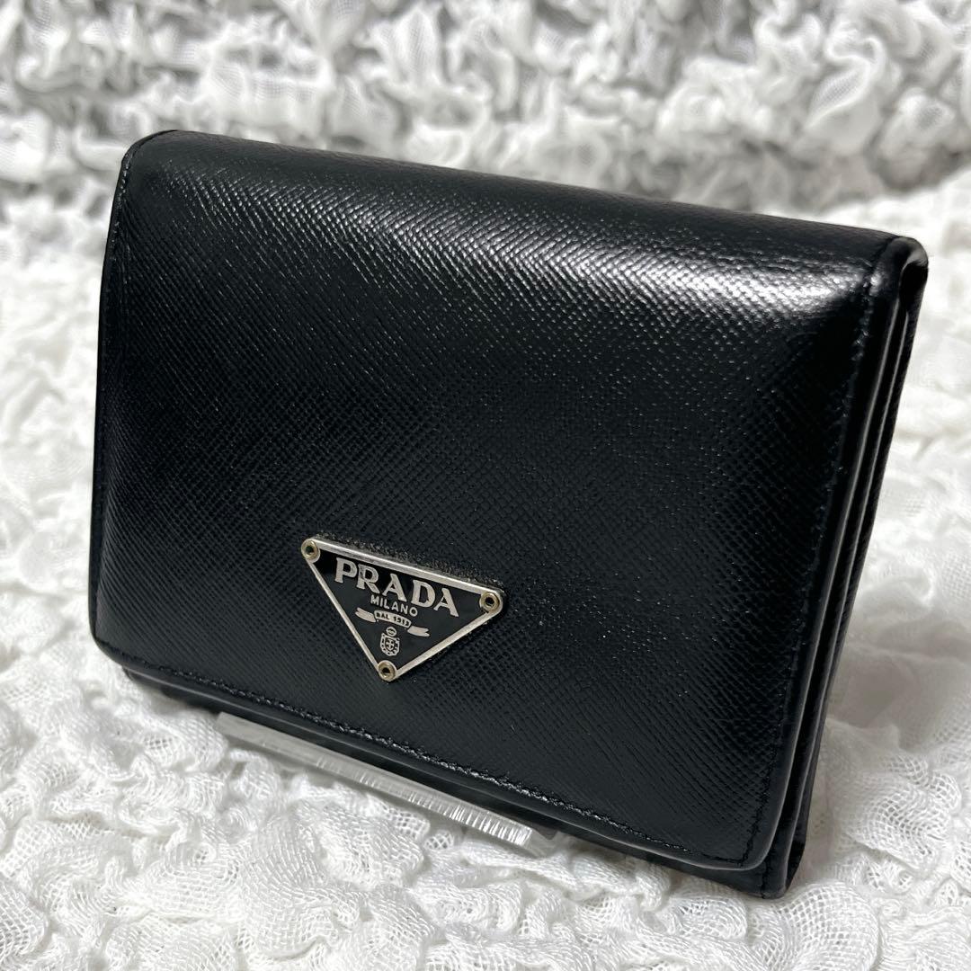 PRADA ブラック 三つ折り財布　三角　トライアングル　サフィアーノレザー