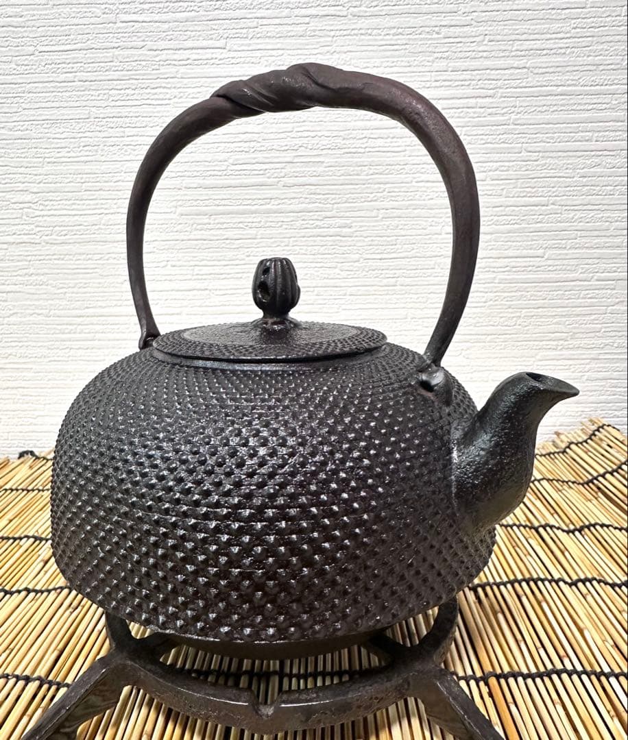 南部釜師　初代緑山　河村 常次郎作　１２型アラレ　南部鉄瓶　かず様売約済み