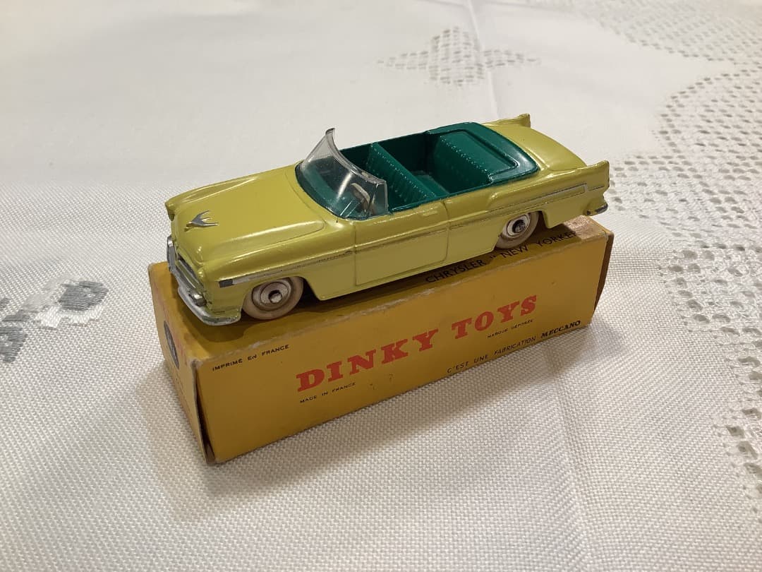 美品　DINKY TOYS CHRYSLER NEW YORKER ミニカー