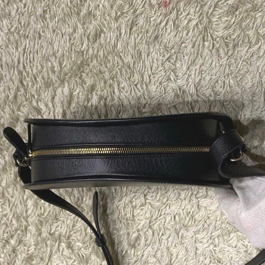 美品✨A.P.C. ショルダーバック　ハーフムーン　エンボス加工　ブラック