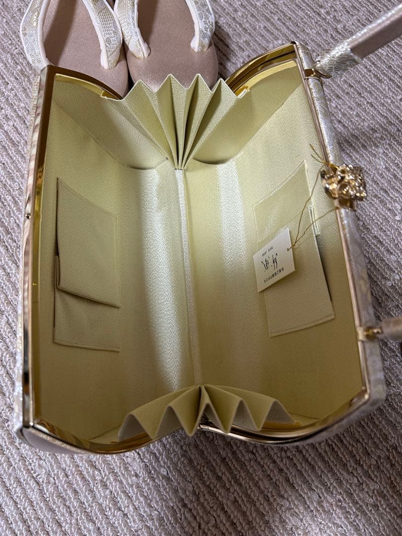 新品　Mサイズ　 沙織　和装用バッグと草履セット ゴールド