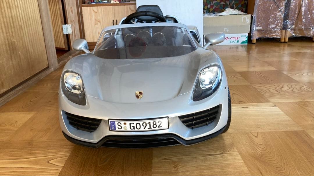 電話　ミニカー　トイザラス　アヴィーゴ　6v ポルシェ918 電動自動車